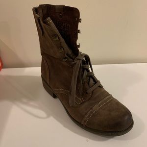 Women’s Cobb Hill Bethany Boot. Stone. Size 9.5M